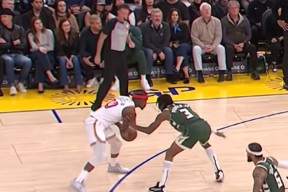 巴特勒在拜仁比赛中重返赛场，比赛规则变更引发热议！观众掌声雷动的简单介绍