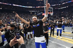 德布劳内迎来七赛季出色发挥，勇士观众热烈欢呼！